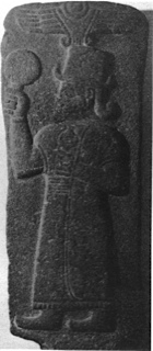 Dea in basalto con uno specchio nella mano destra. Nord della Siria fra il 1000 e il 700 a.c
